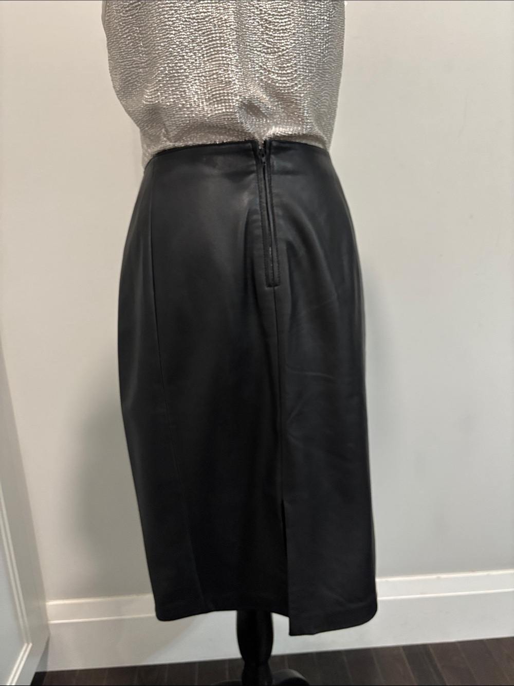 Danier Italian Leather Midi Pencil Skirt Black Size 10 - Picture 8 of 15